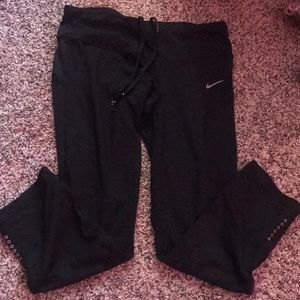 Selling my barely worn Nike crop leggings!